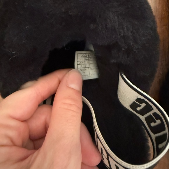 UGG “Fluff Yeah” Black Fluffy Sheepskin Slides Sandal Logo Branded Strap | 7 - Picture 10 of 10